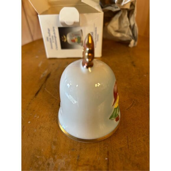 Goebel 1996 13th edition annual Christmas bell ornament (0106) - Picture 10 of 12